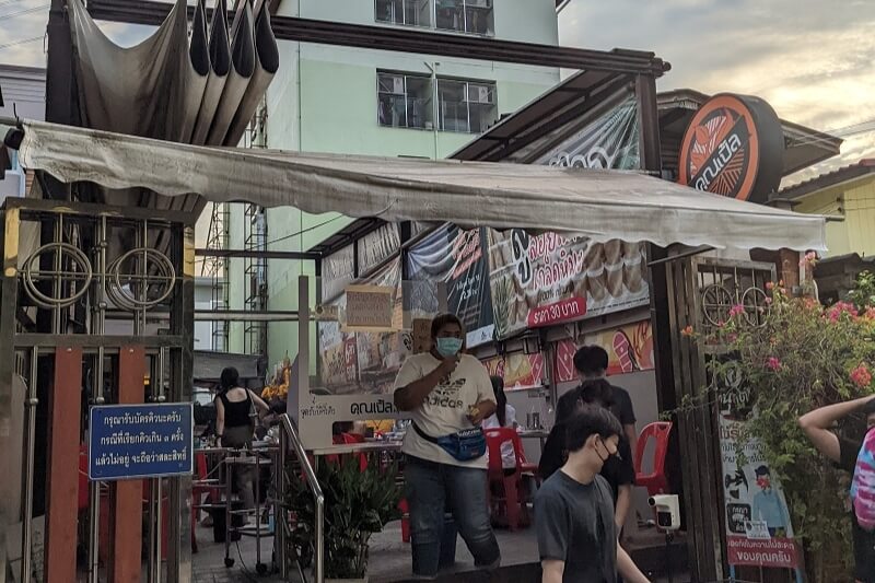 住宅街中にあるお店